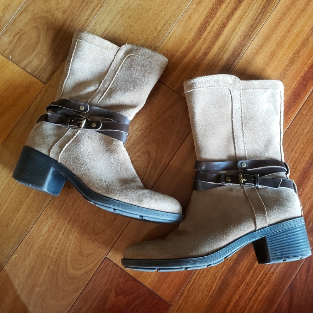 Bandolino Suede Stacked Heel Boots Size 8